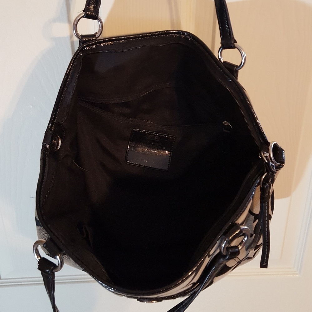 Purse - Picture 2 of 7